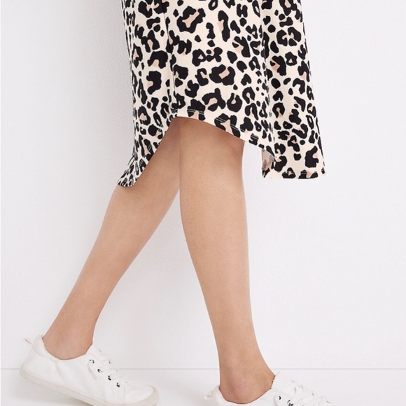 24/7 Animal V Neck Midi Dress - Picture 2 of 4